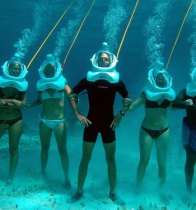 Погружение на морское дно в специальном глубоководном шлеме